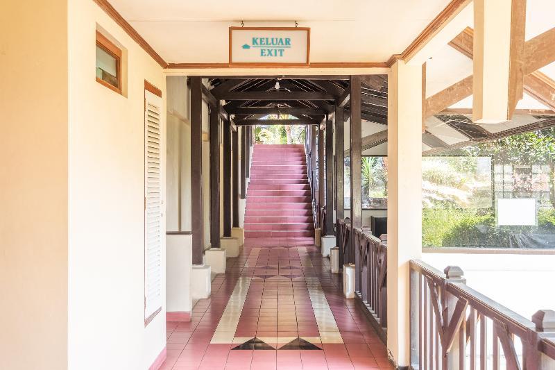 Capital O 1256 Sangga Buana Resort And Convention Hotel Чианджур Экстерьер фото