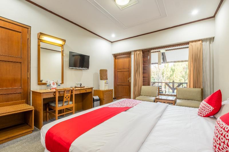 Capital O 1256 Sangga Buana Resort And Convention Hotel Чианджур Экстерьер фото