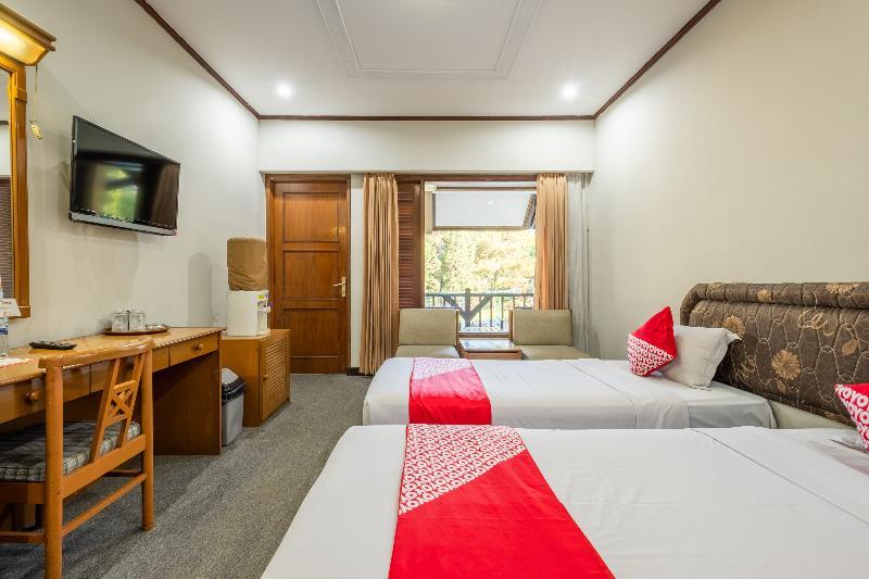 Capital O 1256 Sangga Buana Resort And Convention Hotel Чианджур Экстерьер фото